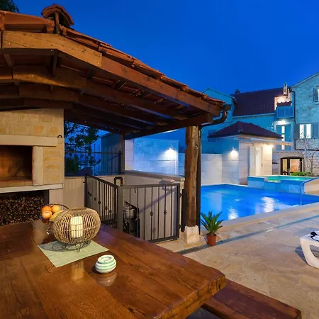 Krika -three Bedroom With Heated Pool And Jacuzzi Škrip