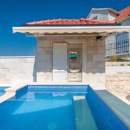 Hébergement de vacances Krika -three Bedroom With Heated Pool And Jacuzzi Škrip