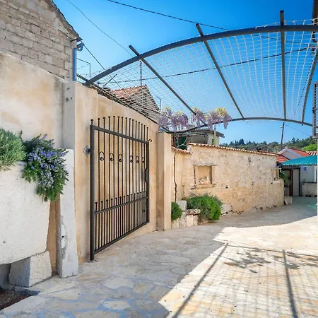 Krika -three Bedroom With Heated Pool And Jacuzzi