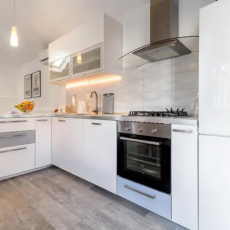 Hébergement de vacances Krika -three Bedroom With Heated Pool And Jacuzzi