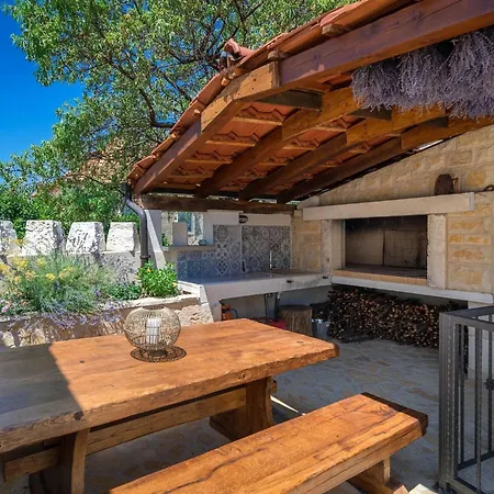 Krika -three Bedroom With Heated Pool And Jacuzzi Hébergement de vacances Škrip