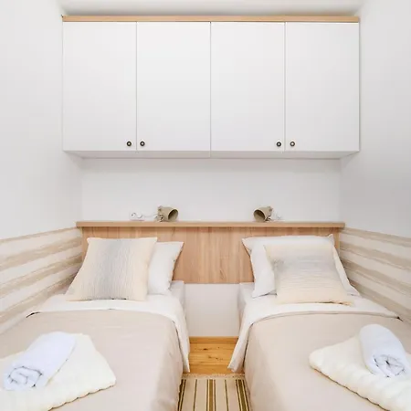 Hébergement de vacances Krika -three Bedroom With Heated Pool And Jacuzzi *