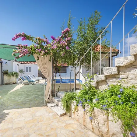 Krika -three Bedroom With Heated Pool And Jacuzzi *