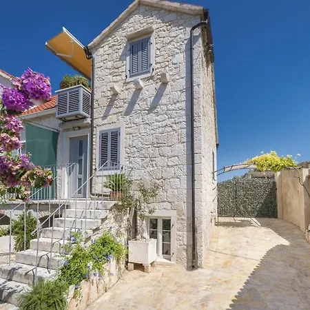 Hébergement de vacances Krika -three Bedroom With Heated Pool And Jacuzzi *