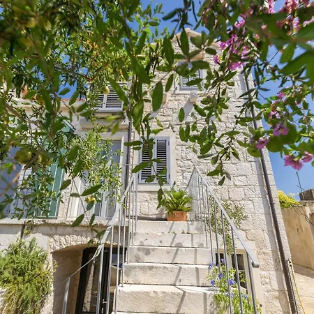 Hébergement de vacances Krika -three Bedroom With Heated Pool And Jacuzzi *
