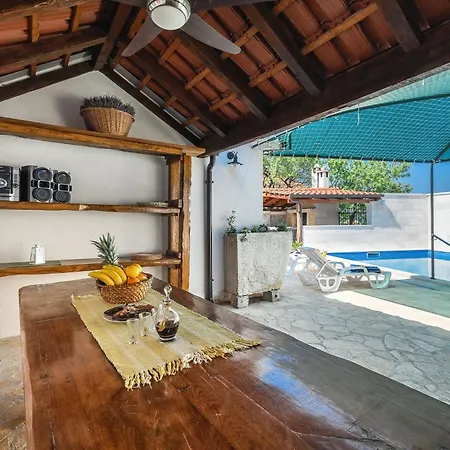 Krika -three Bedroom With Heated Pool And Jacuzzi 펜션 Škrip