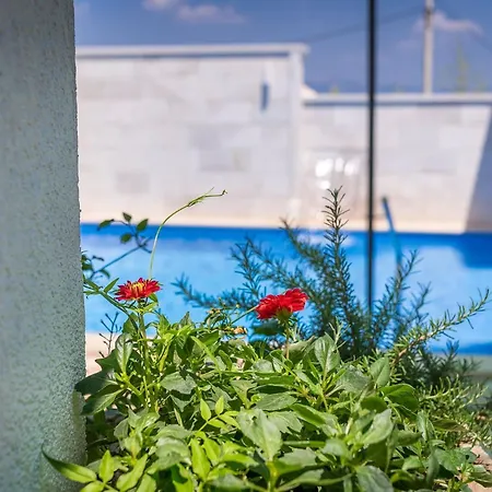 펜션 Krika -three Bedroom With Heated Pool And Jacuzzi Škrip