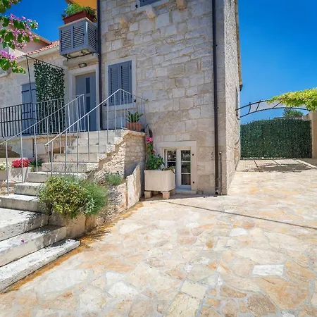 Krika -three Bedroom With Heated Pool And Jacuzzi
