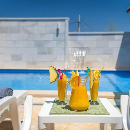 펜션 Krika -three Bedroom With Heated Pool And Jacuzzi Škrip