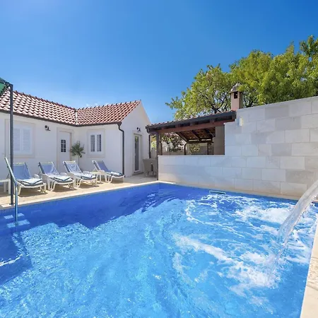 펜션 Krika -three Bedroom With Heated Pool And Jacuzzi Škrip
