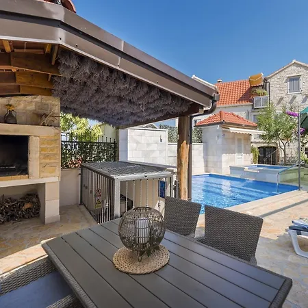 Krika -three Bedroom With Heated Pool And Jacuzzi Škrip